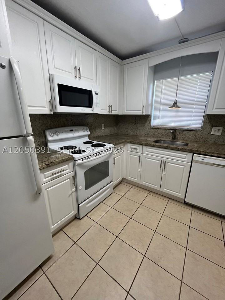 21906 Lake Forest Cir #103 - Photo 3 of 22