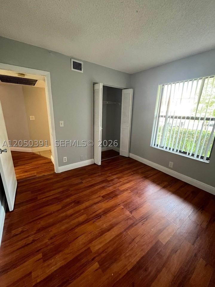 21906 Lake Forest Cir #103 - Photo 5 of 22