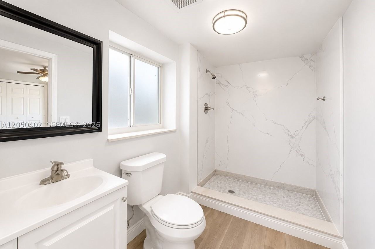 2511 Sw 3rd St #BB - Photo 6 of 10