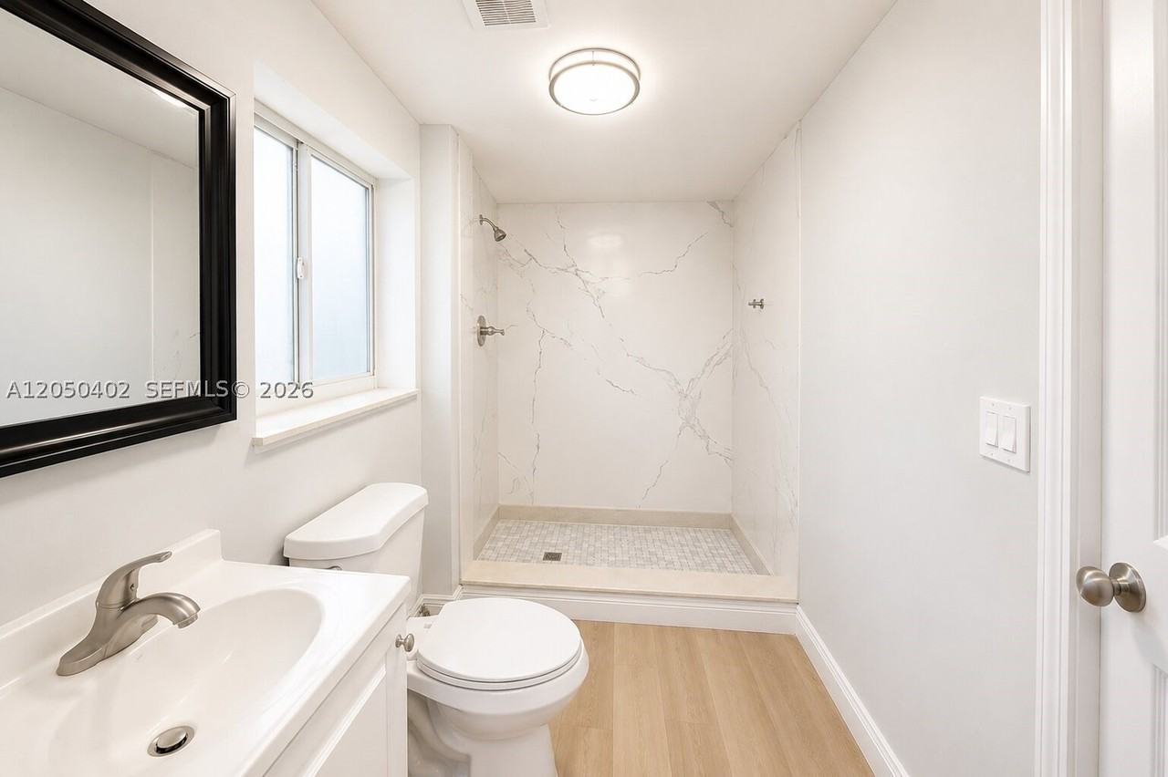 2511 Sw 3rd St #BB - Photo 7 of 10