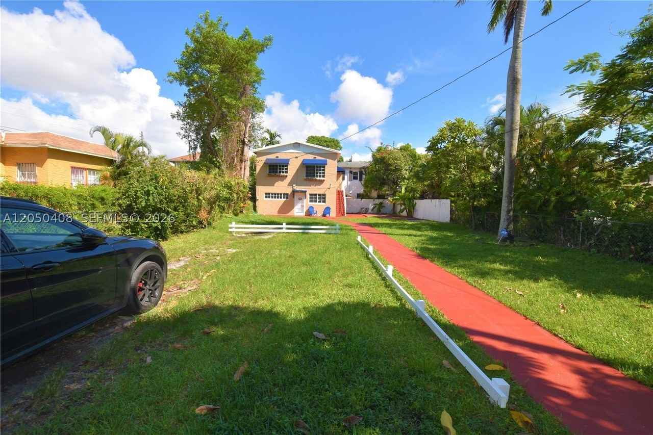 2615 Sw 20th St - Photo 2 of 17