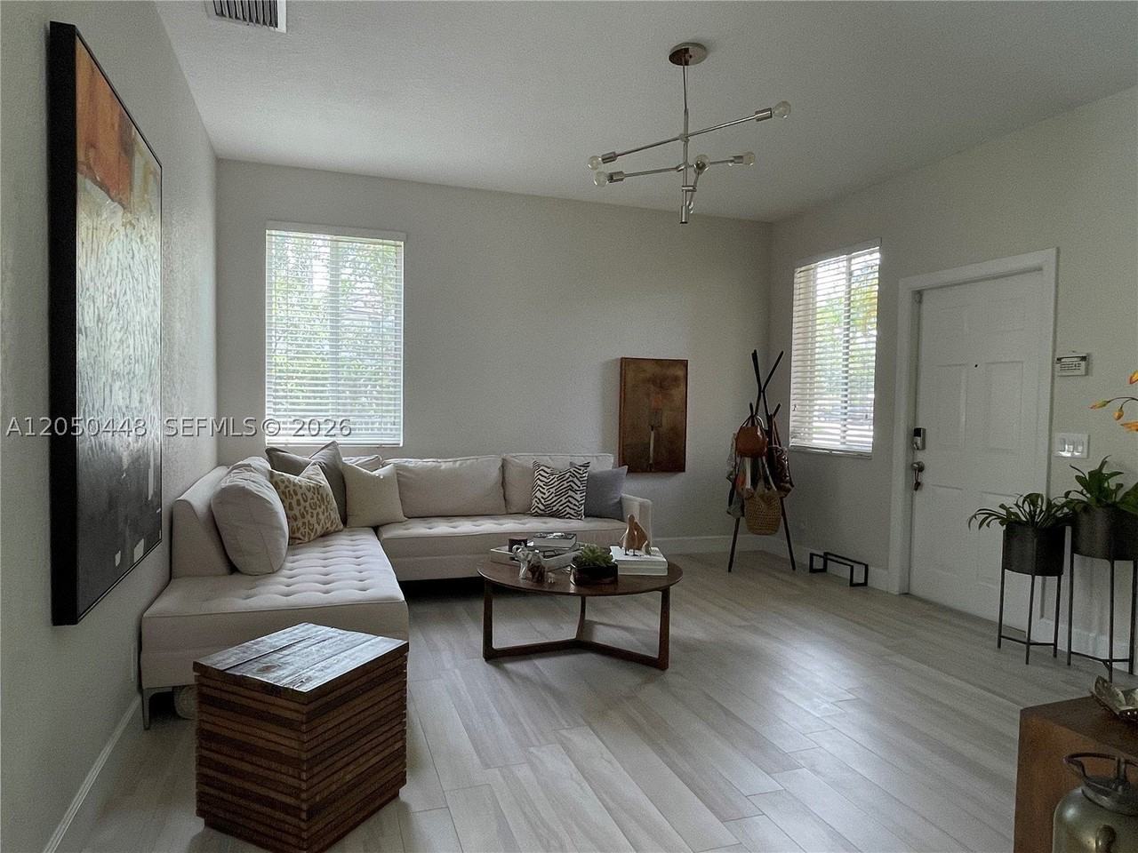 485 Silver Palm Way #485 - Photo 5 of 41