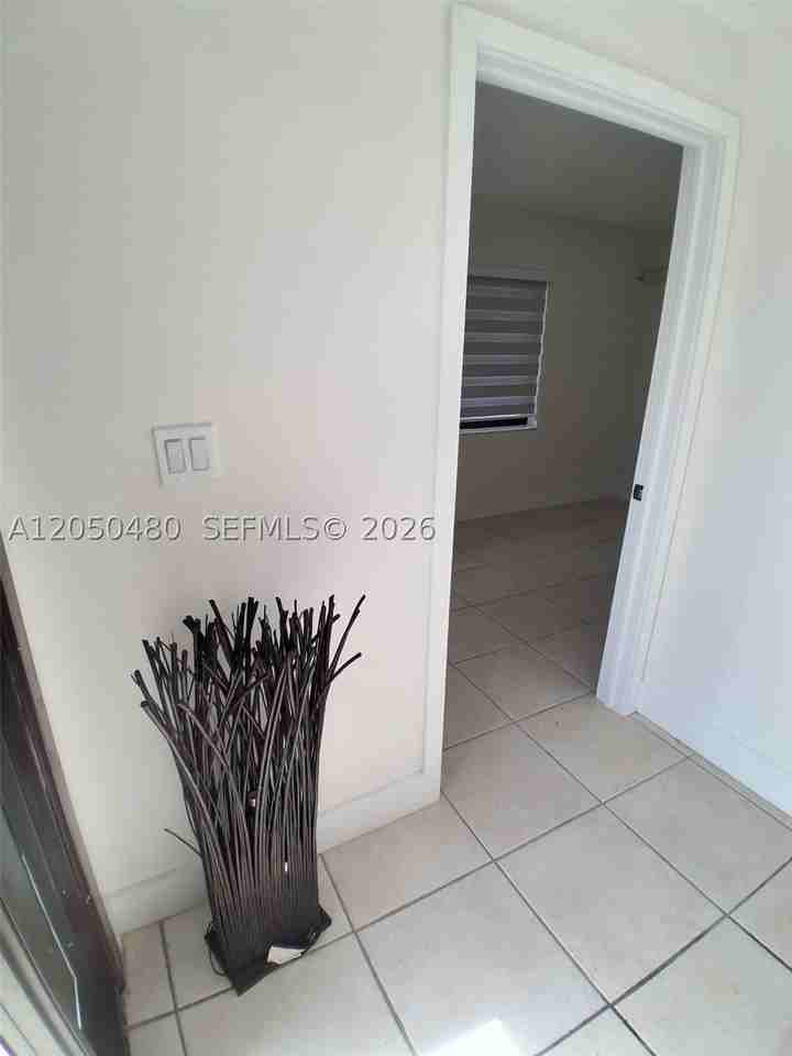 1231 Sw 136th Pl #A - Photo 3 of 11