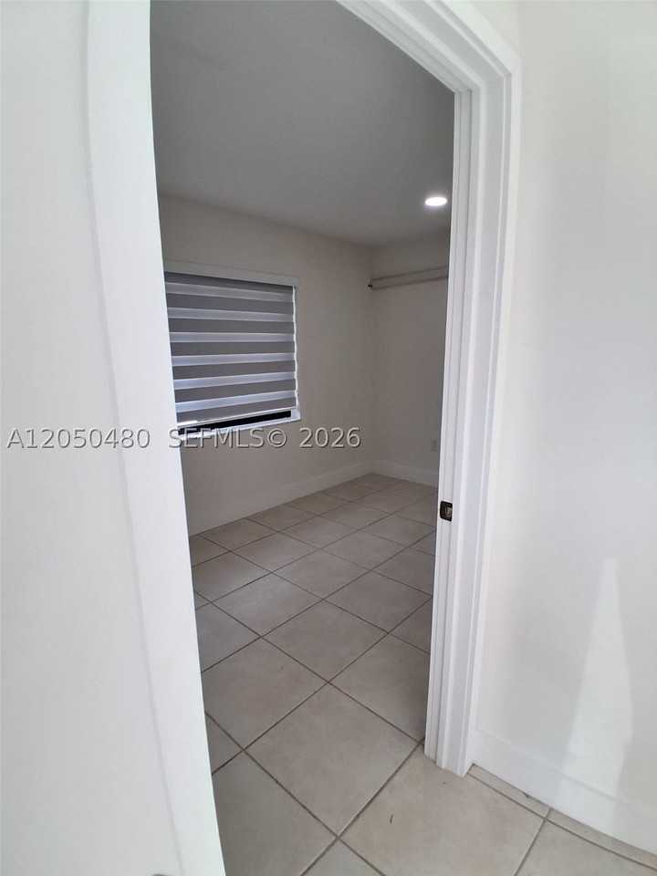 1231 Sw 136th Pl #A - Photo 4 of 11