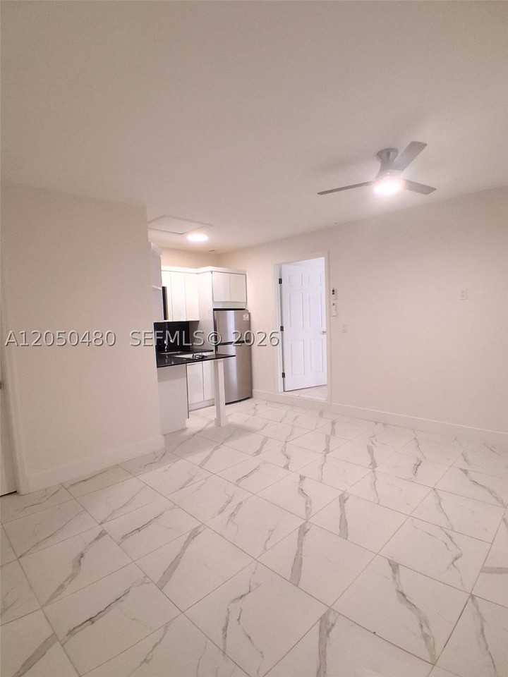 1231 Sw 136th Pl #A - Photo 5 of 11