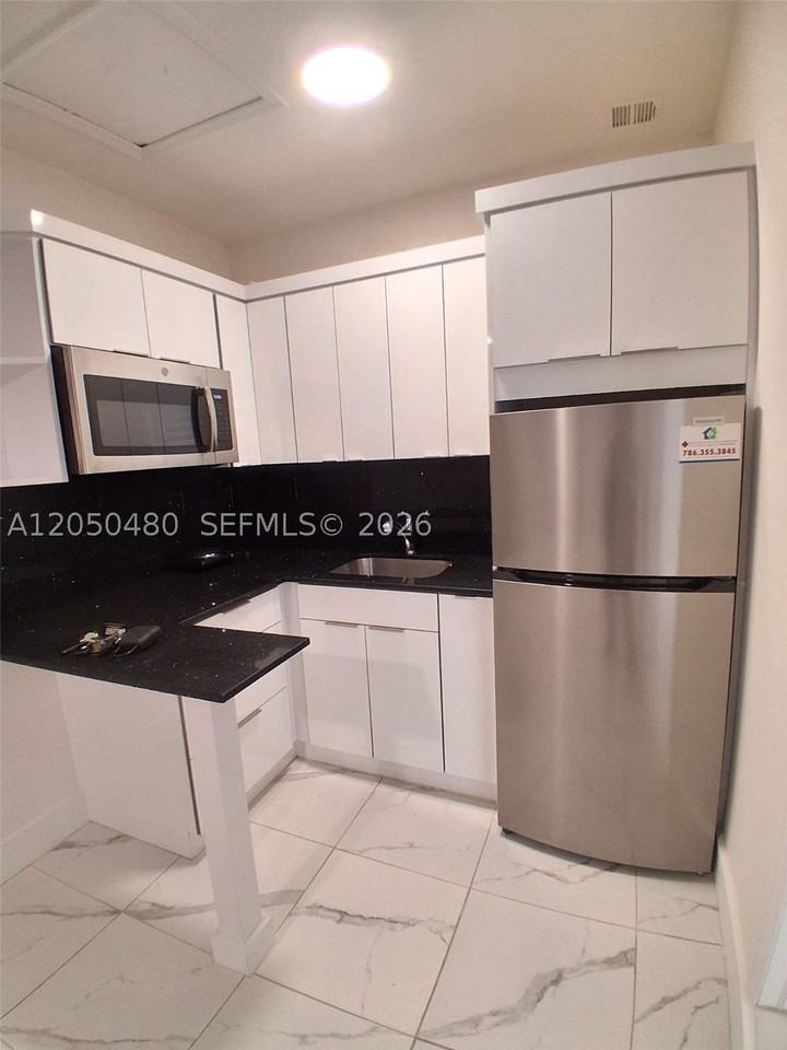 1231 Sw 136th Pl #A - Photo 6 of 11
