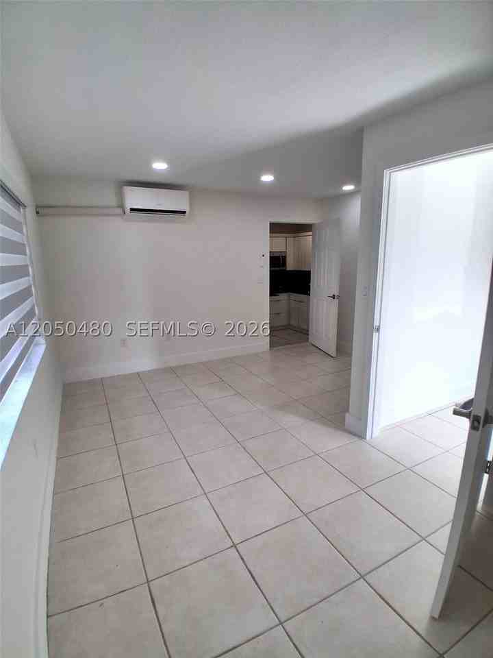 1231 Sw 136th Pl #A - Photo 7 of 11