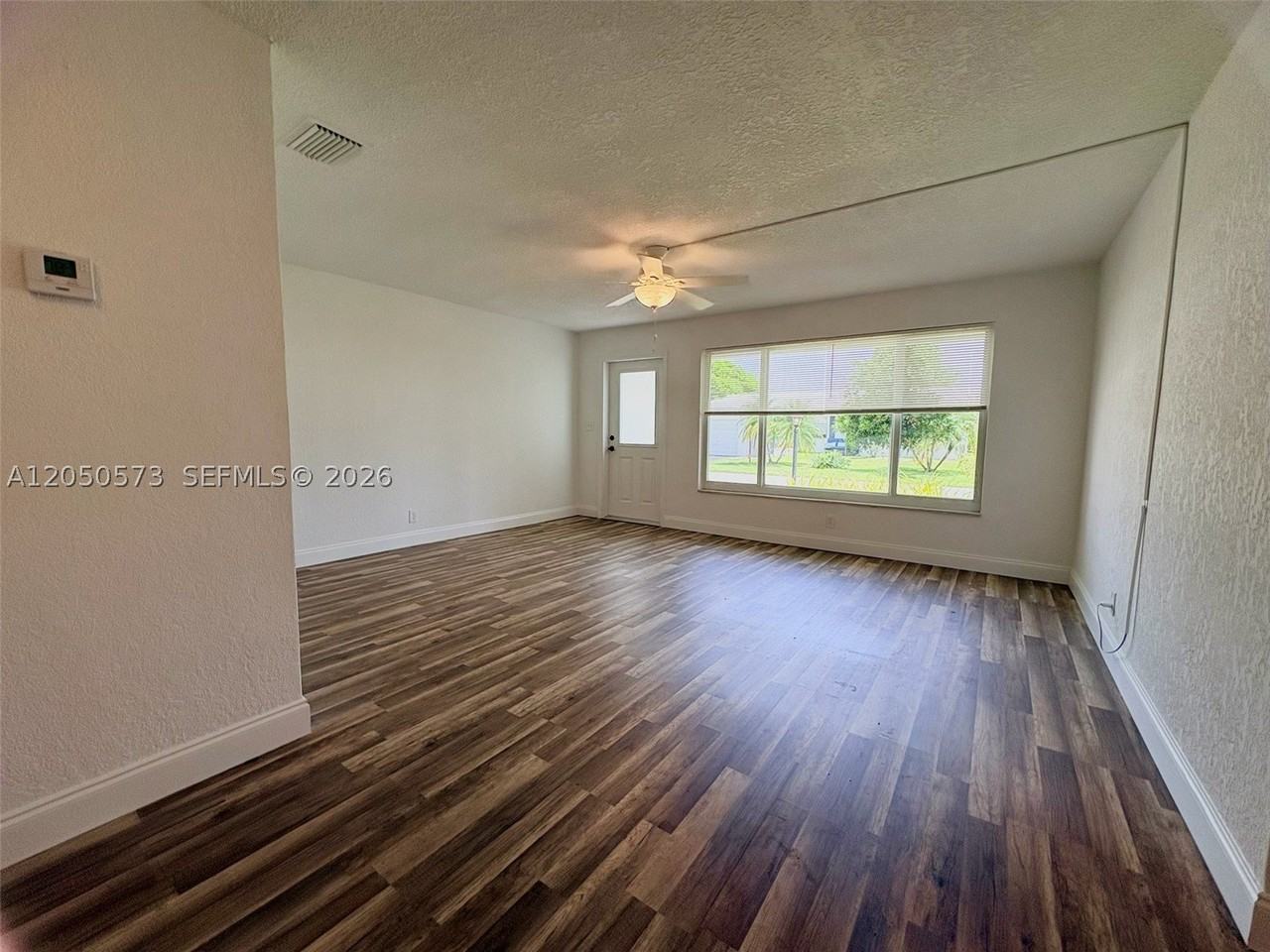140 Nw 27th St - Photo 4 of 16