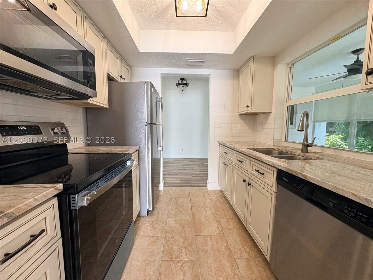 140 Nw 27th St - Photo 5 of 16
