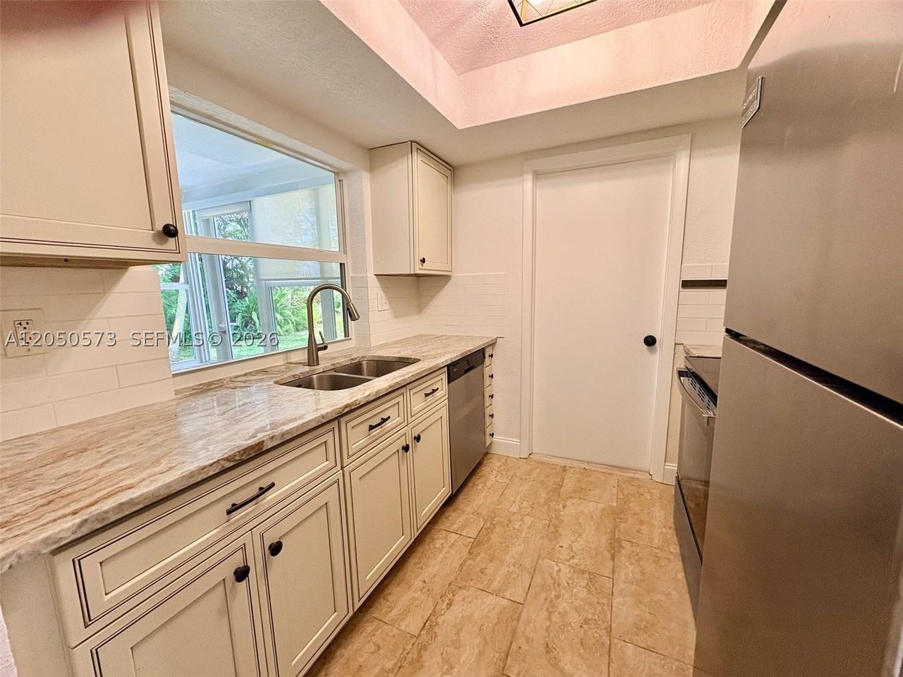 140 Nw 27th St - Photo 6 of 16