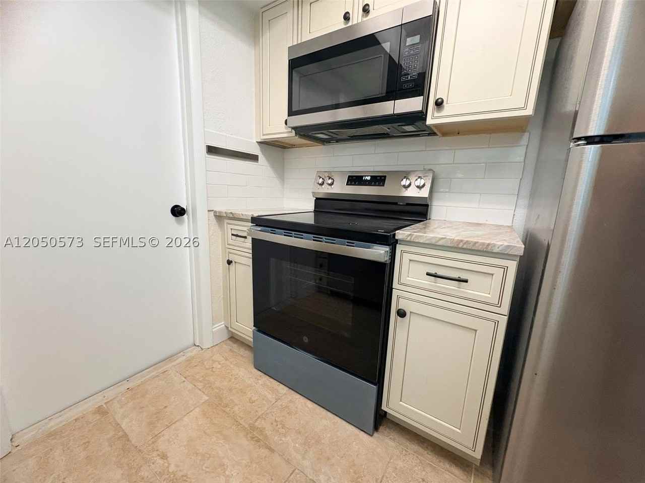 140 Nw 27th St - Photo 7 of 16