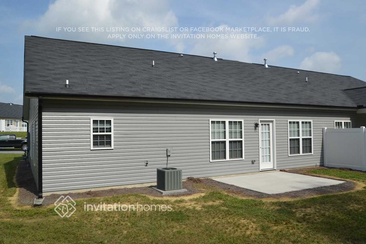 109 Brookbank Ct - Photo 2 of 4
