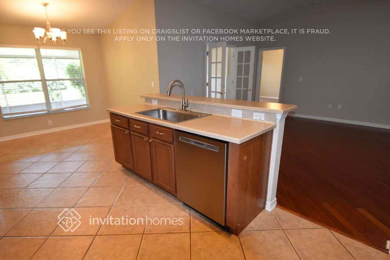 6421 Bridgecrest Dr - Photo 6 of 16