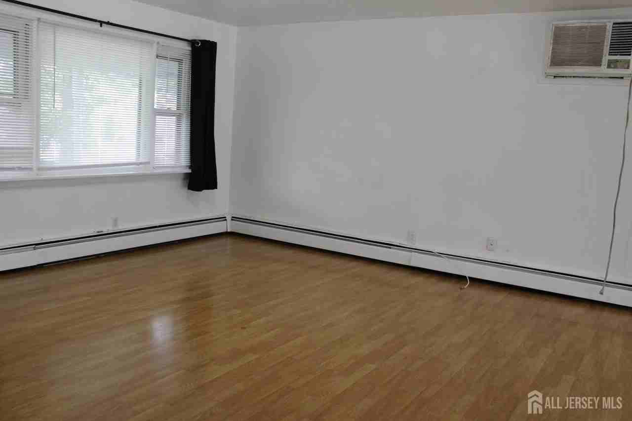 82 Washington Ave - Photo 4 of 25