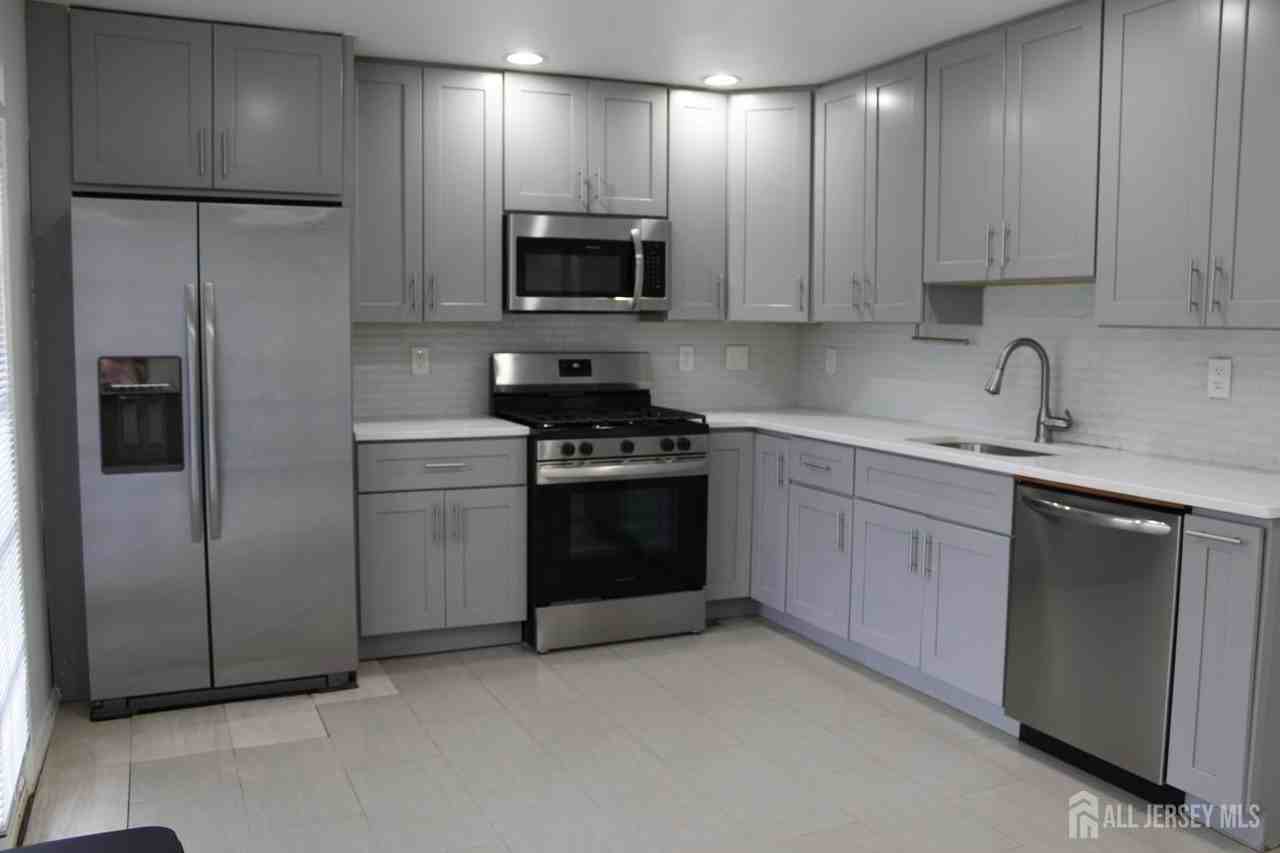 82 Washington Ave - Photo 7 of 25