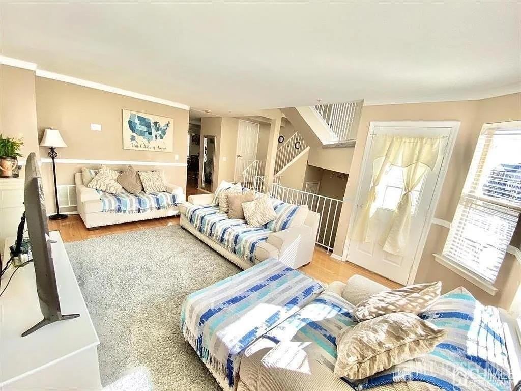 790 Harbortown Blvd - Photo 3 of 21
