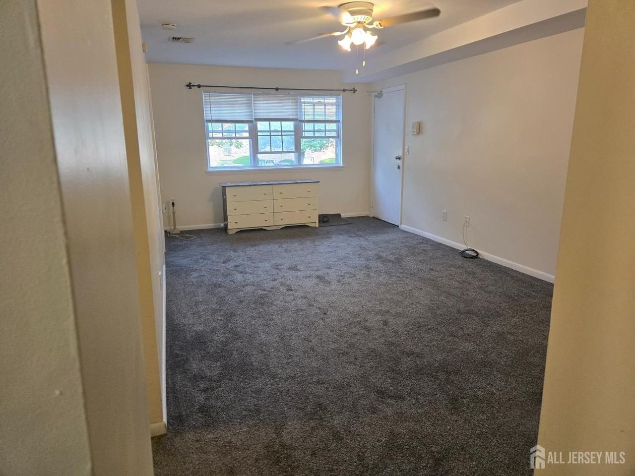 143 College Dr - Photo 2 of 12