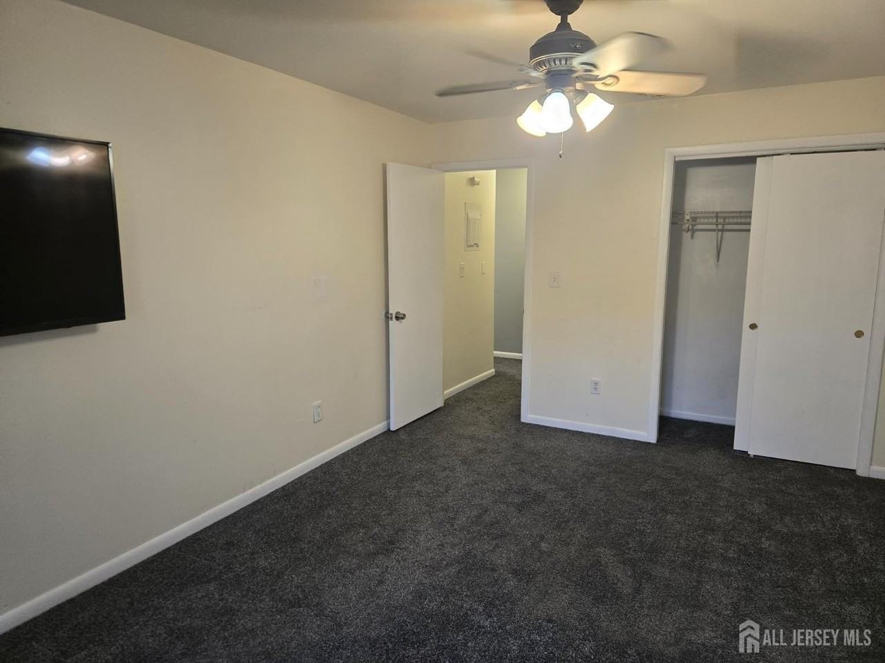 143 College Dr - Photo 7 of 12