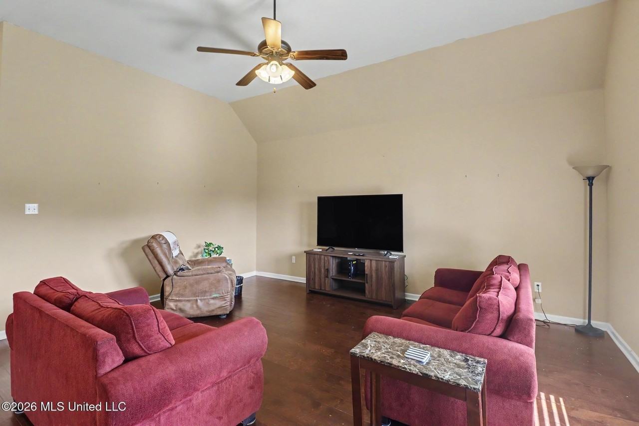 15181 Oberlin Ave - Photo 5 of 20