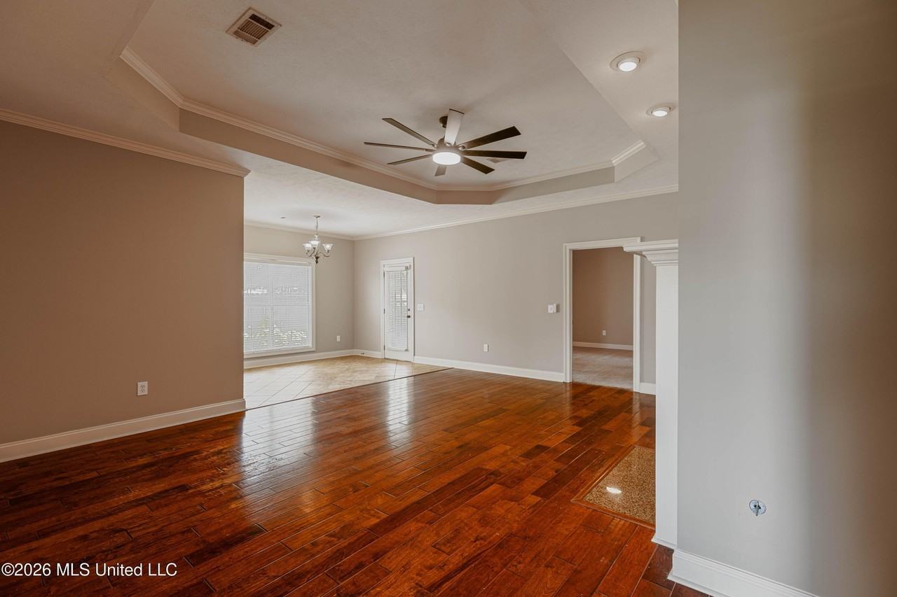101 Sara Fox Dr - Photo 3 of 31
