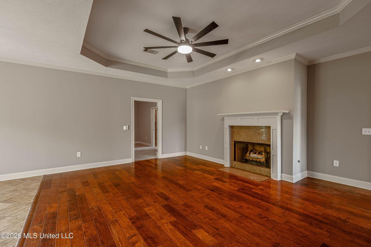 101 Sara Fox Dr - Photo 4 of 31
