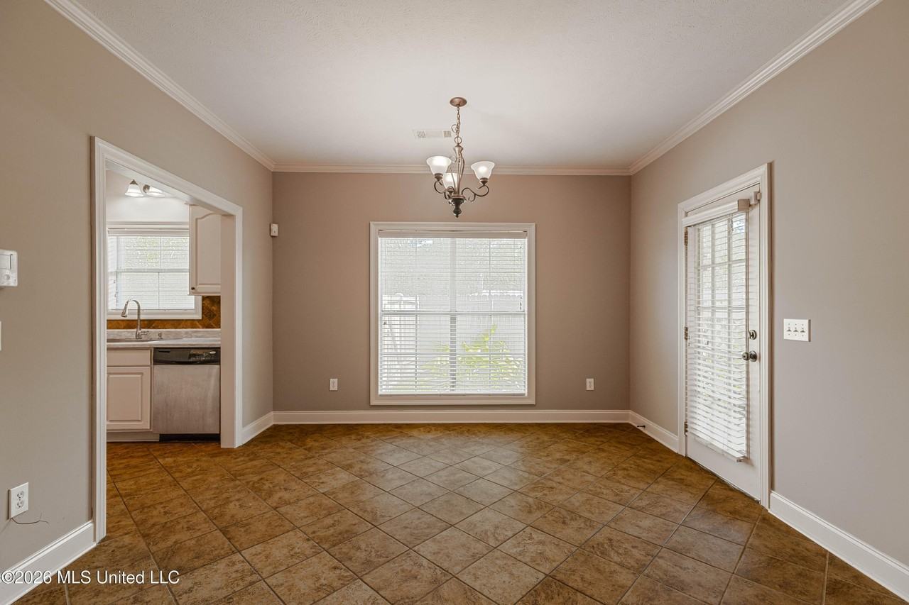 101 Sara Fox Dr - Photo 7 of 31