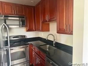 139 Grove Ave - Photo 7 of 9