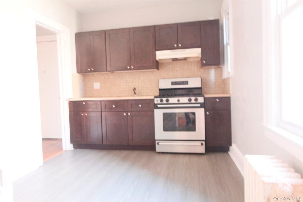 477 Merrick Rd - Photo 3 of 8