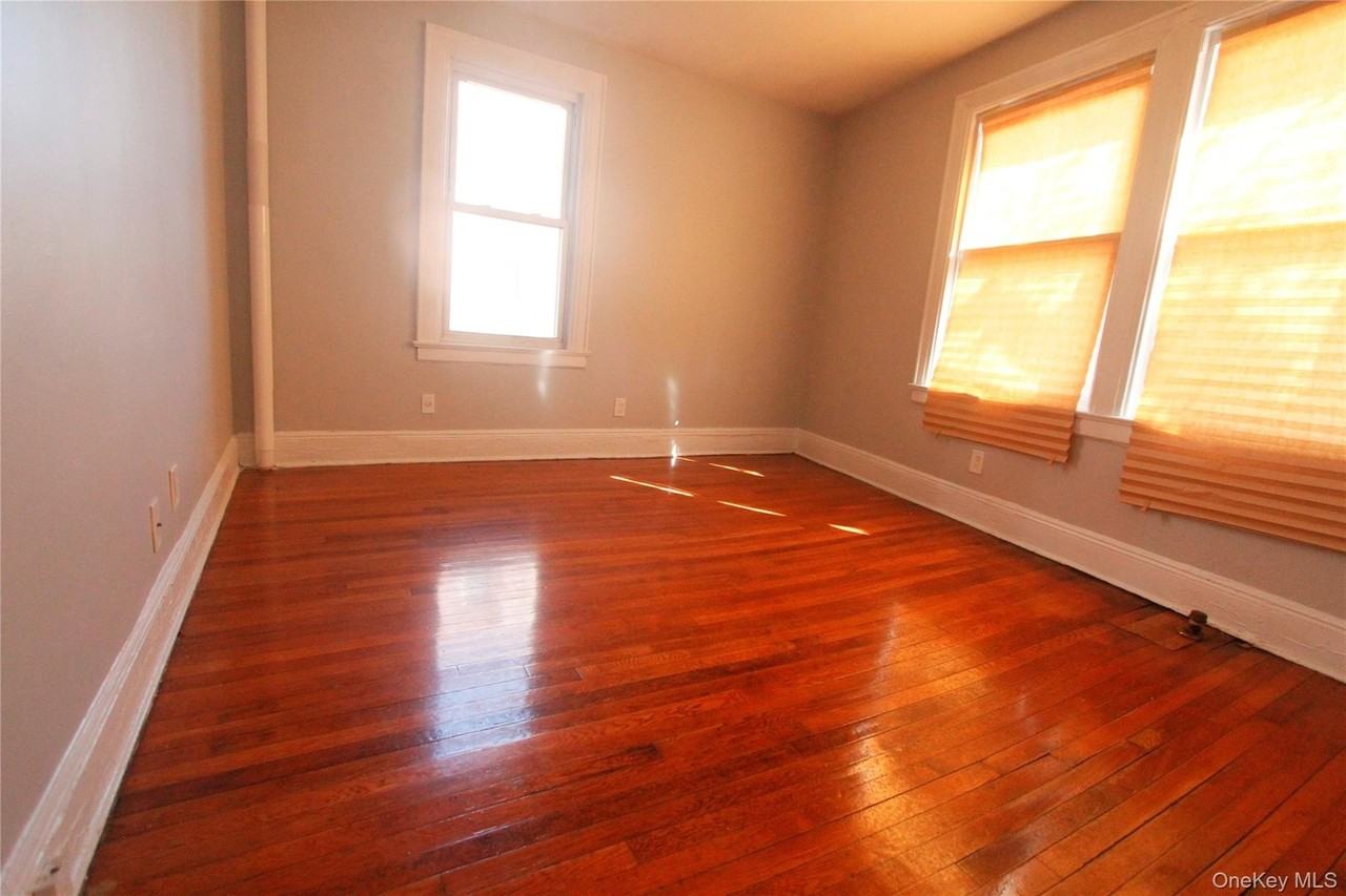 477 Merrick Rd - Photo 7 of 8