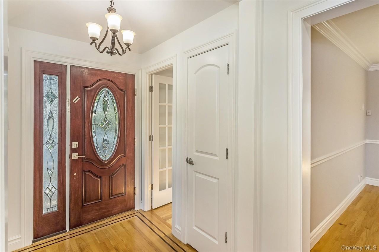104 Sheridan Ave - Photo 3 of 33