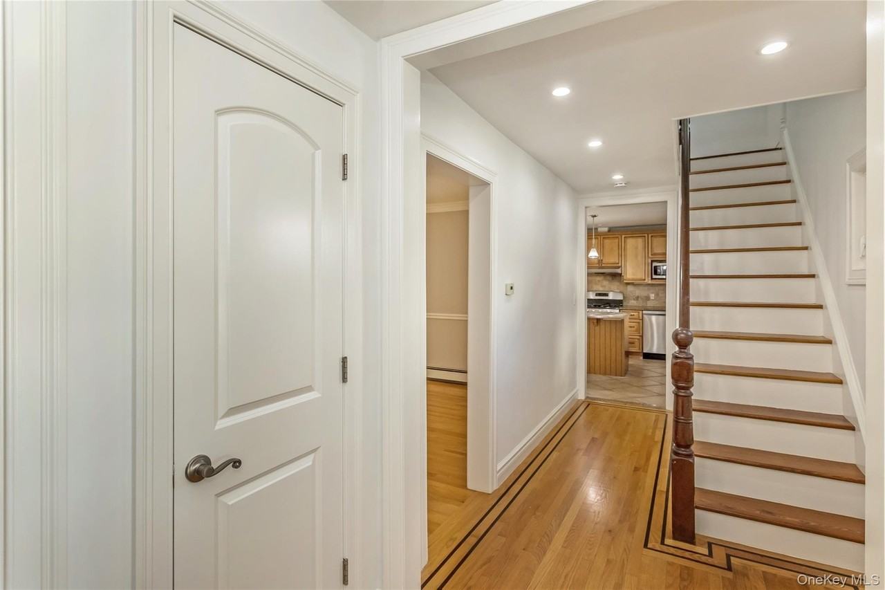 104 Sheridan Ave - Photo 4 of 33