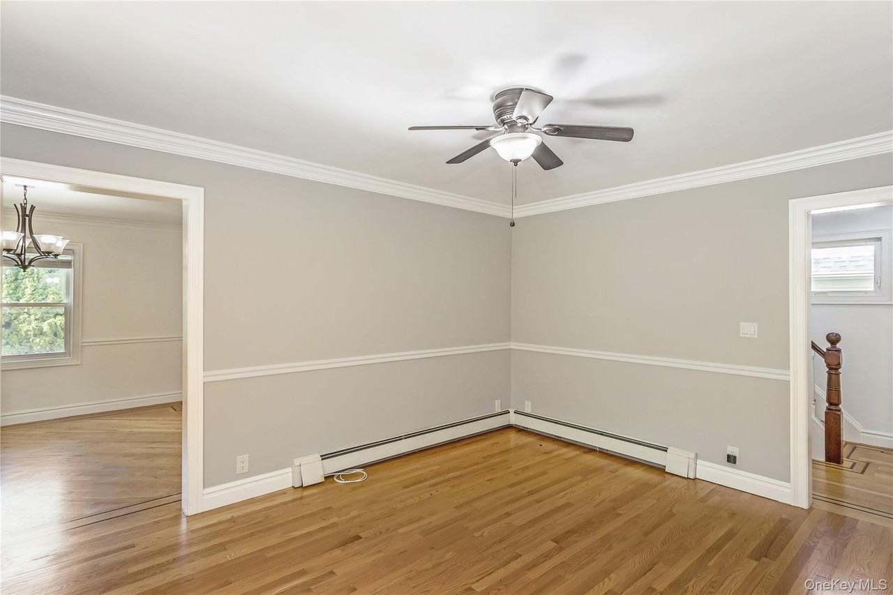 104 Sheridan Ave - Photo 7 of 33