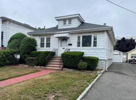 featured image of 121 Lyon Pl