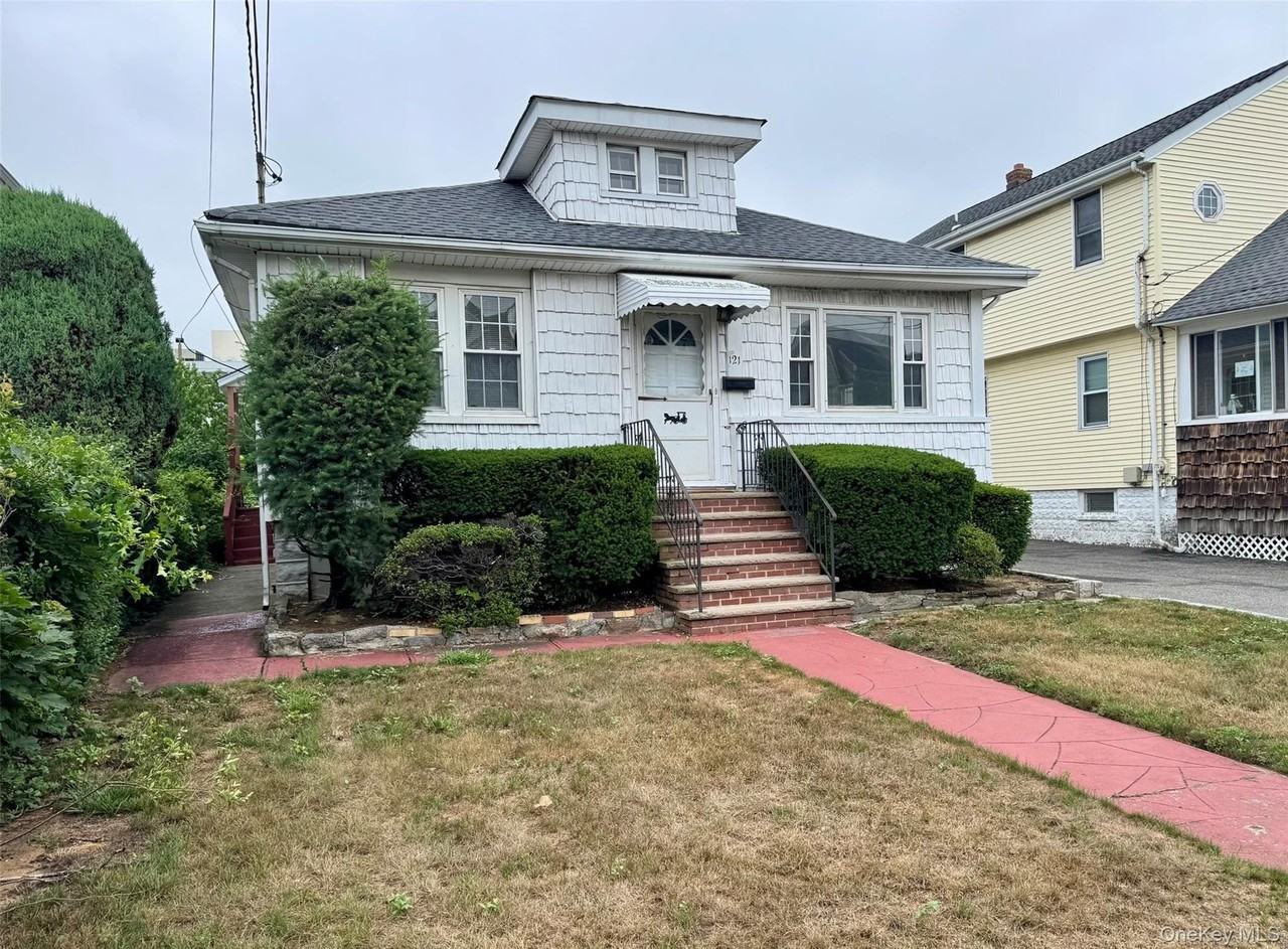 121 Lyon Pl - Photo 2 of 14