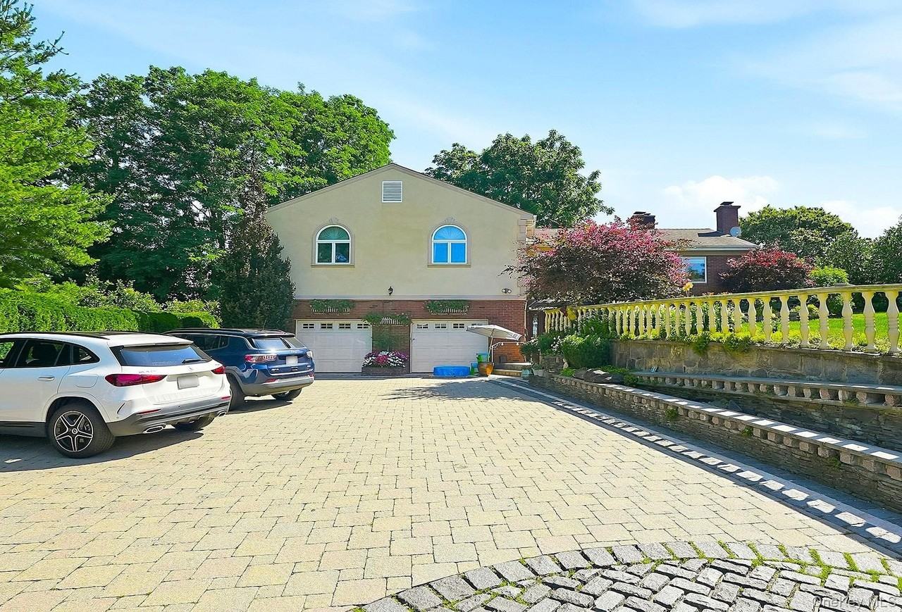 316 Gainsborg Ave E #2TOPFL - Photo 2 of 28