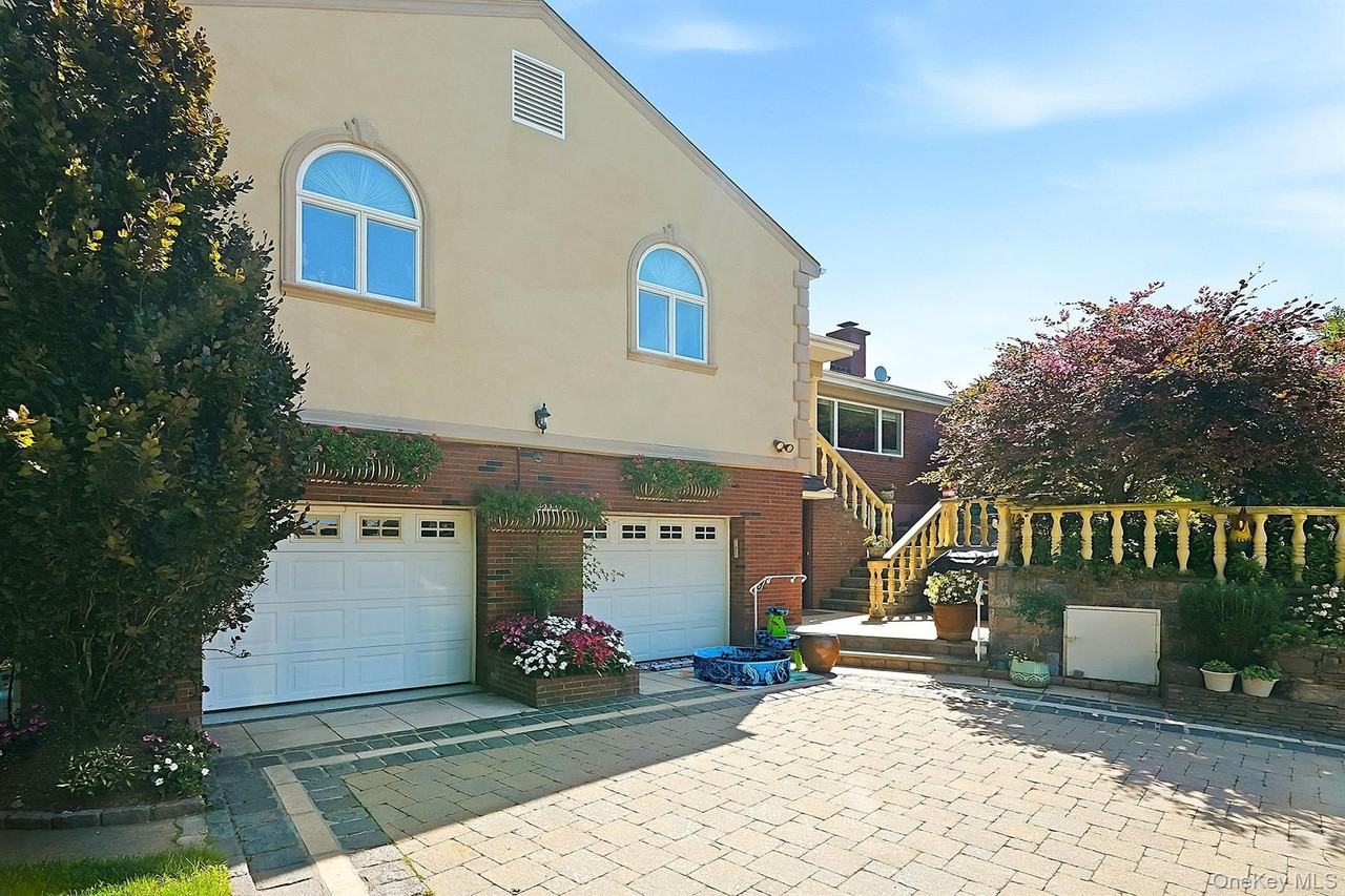 316 Gainsborg Ave E #2TOPFL - Photo 3 of 28
