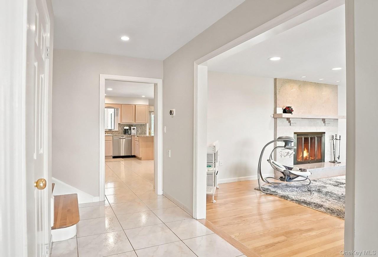 316 Gainsborg Ave E #2TOPFL - Photo 4 of 28