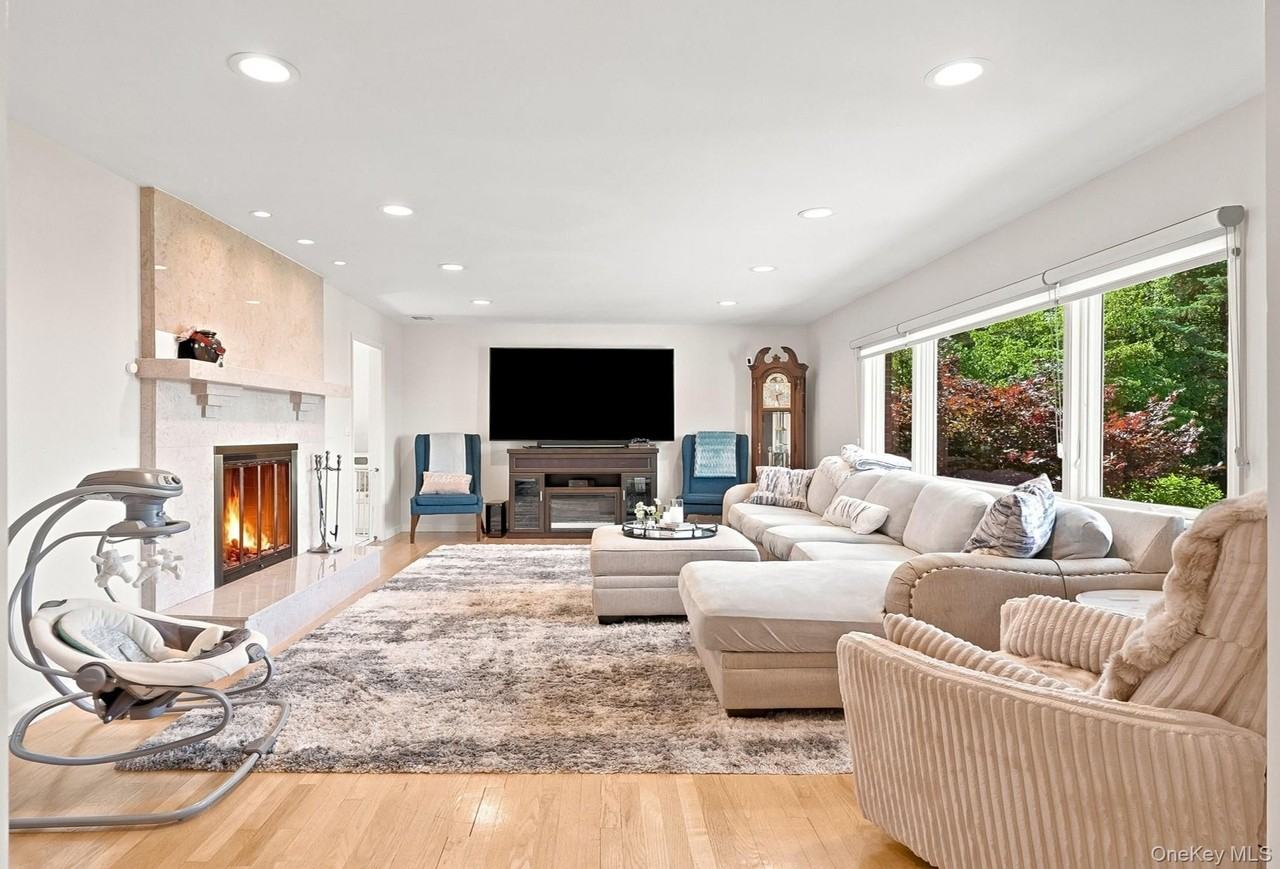 316 Gainsborg Ave E #2TOPFL - Photo 5 of 28