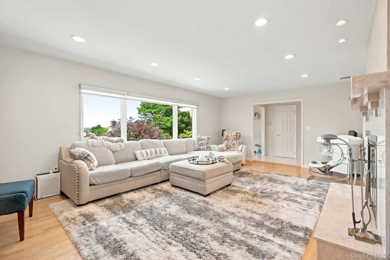 316 Gainsborg Ave E #2TOPFL - Photo 7 of 28
