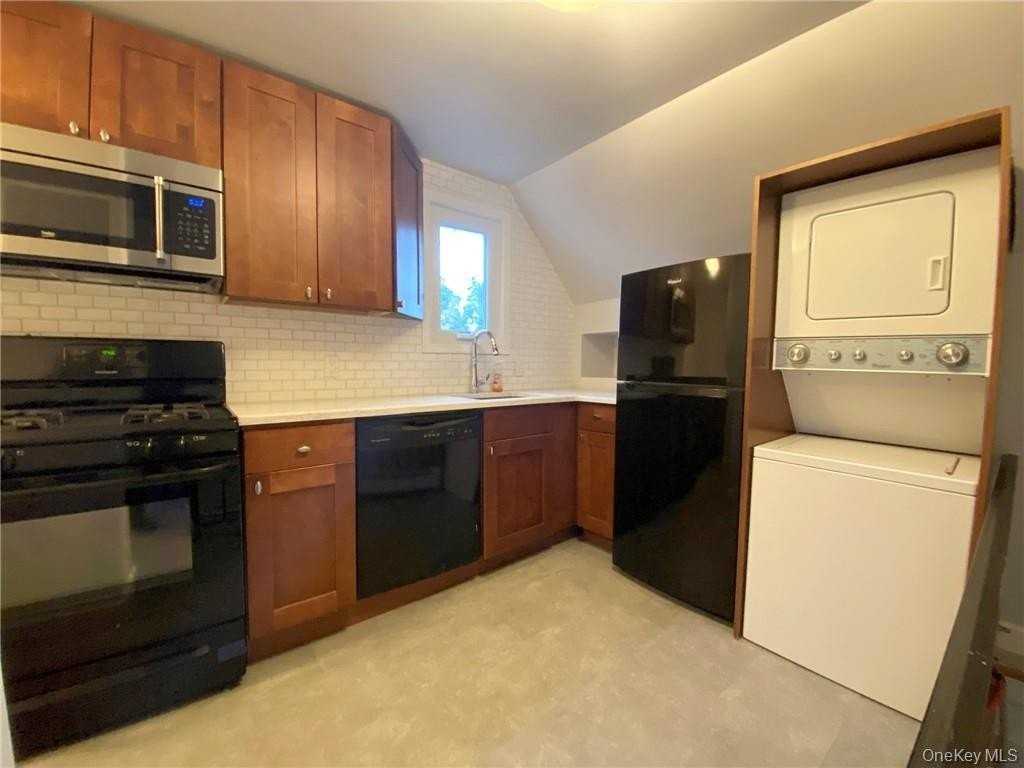 31 Fairview Ave #3