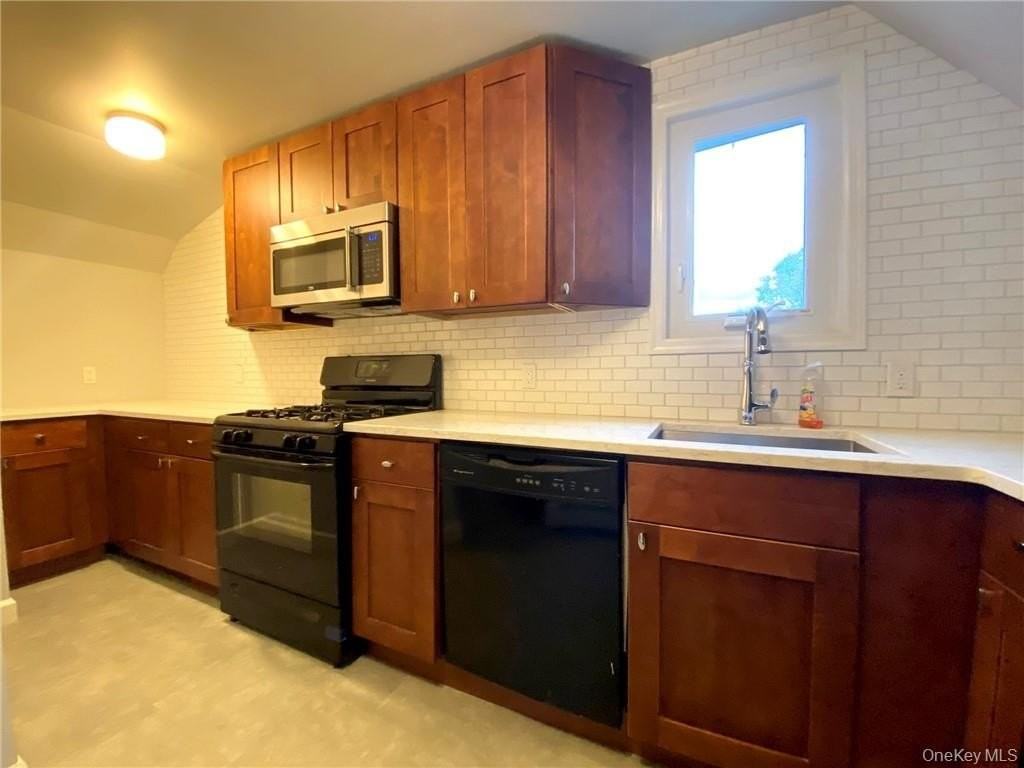 31 Fairview Ave #3 - Photo 2 of 8