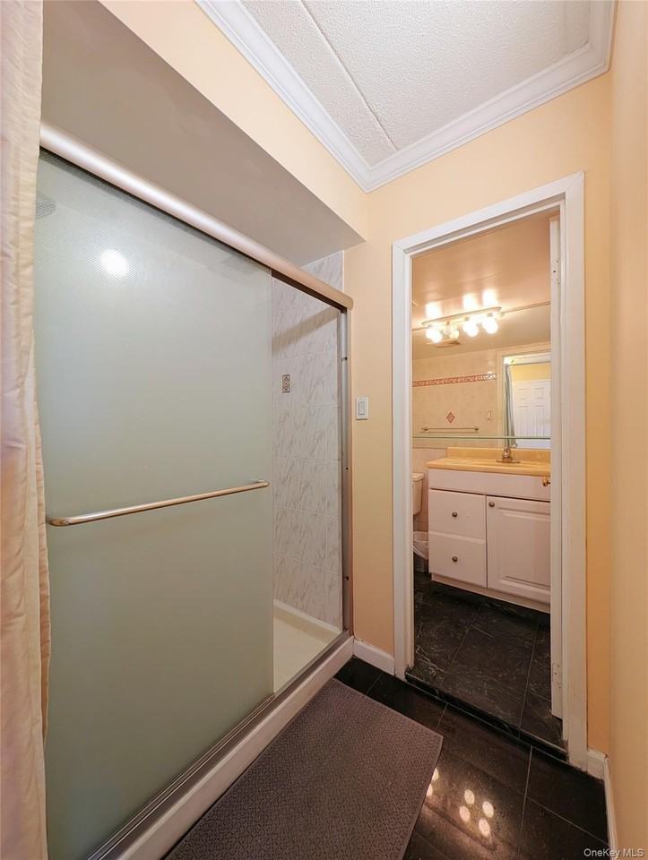 13617 Maple Ave #12D - Photo 6 of 8