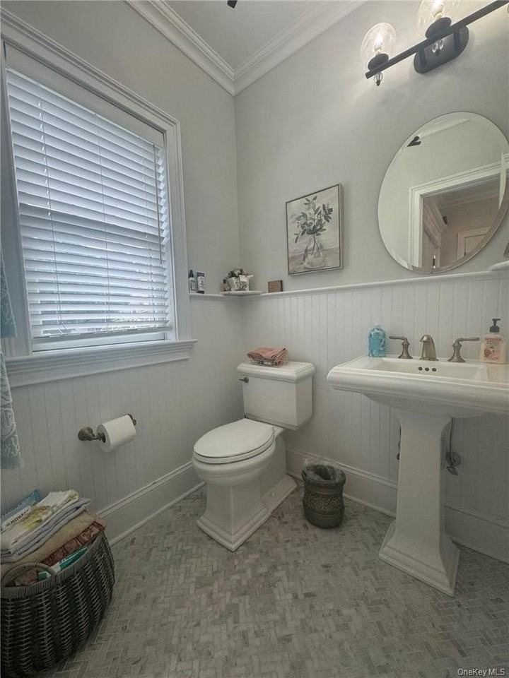 4 Rose Ave - Photo 5 of 20