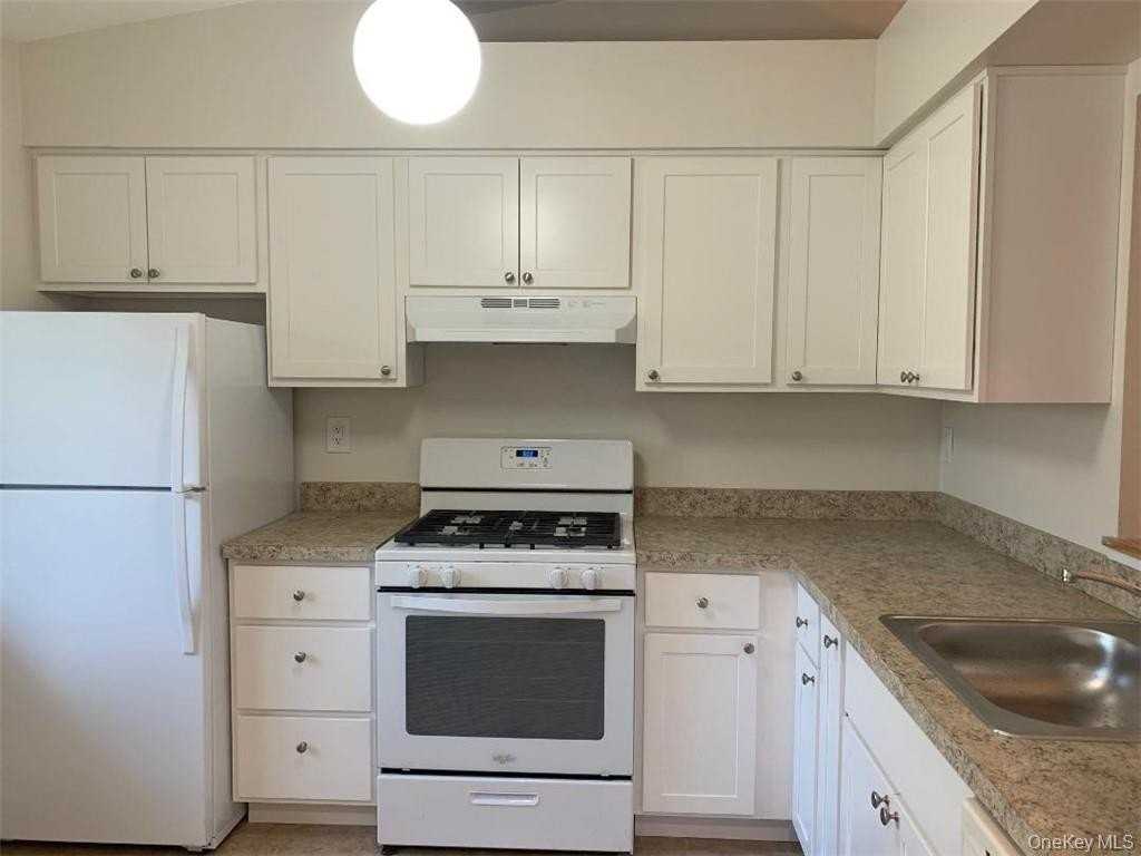 85 N Middletown Rd #D2 - Photo 2 of 15