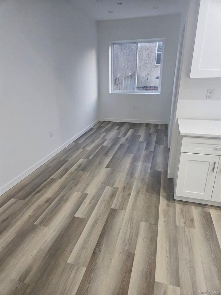 842 Liberty Ave #1B