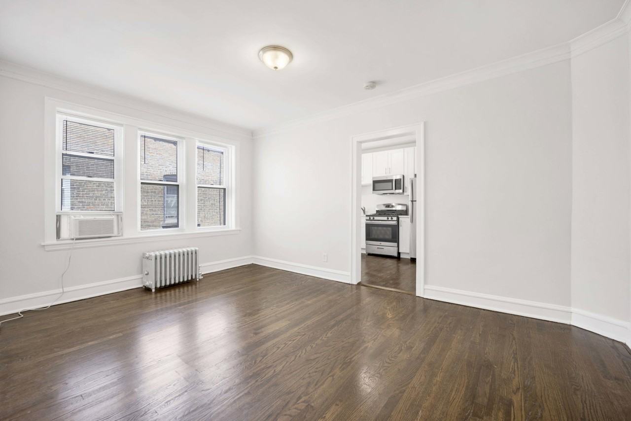 4406 W Altgeld St #2 - Photo 6 of 8