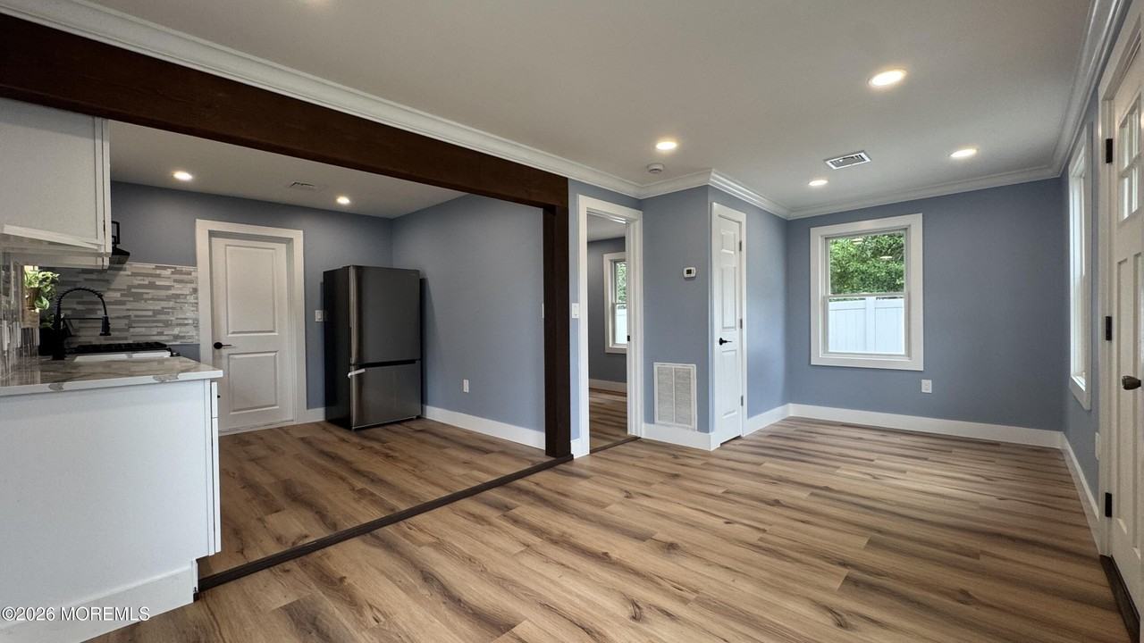 919 Ellison Ave - Photo 2 of 10