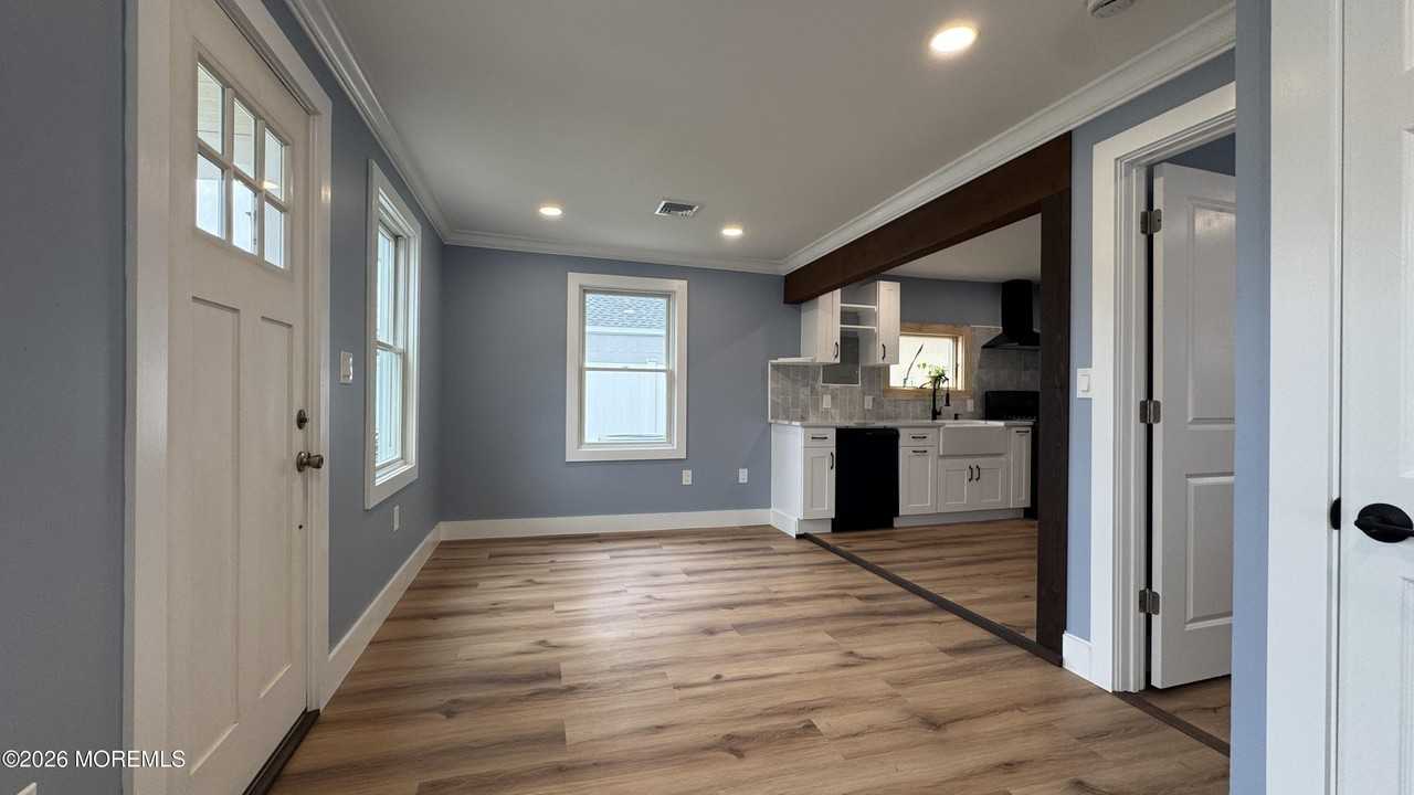919 Ellison Ave - Photo 3 of 10