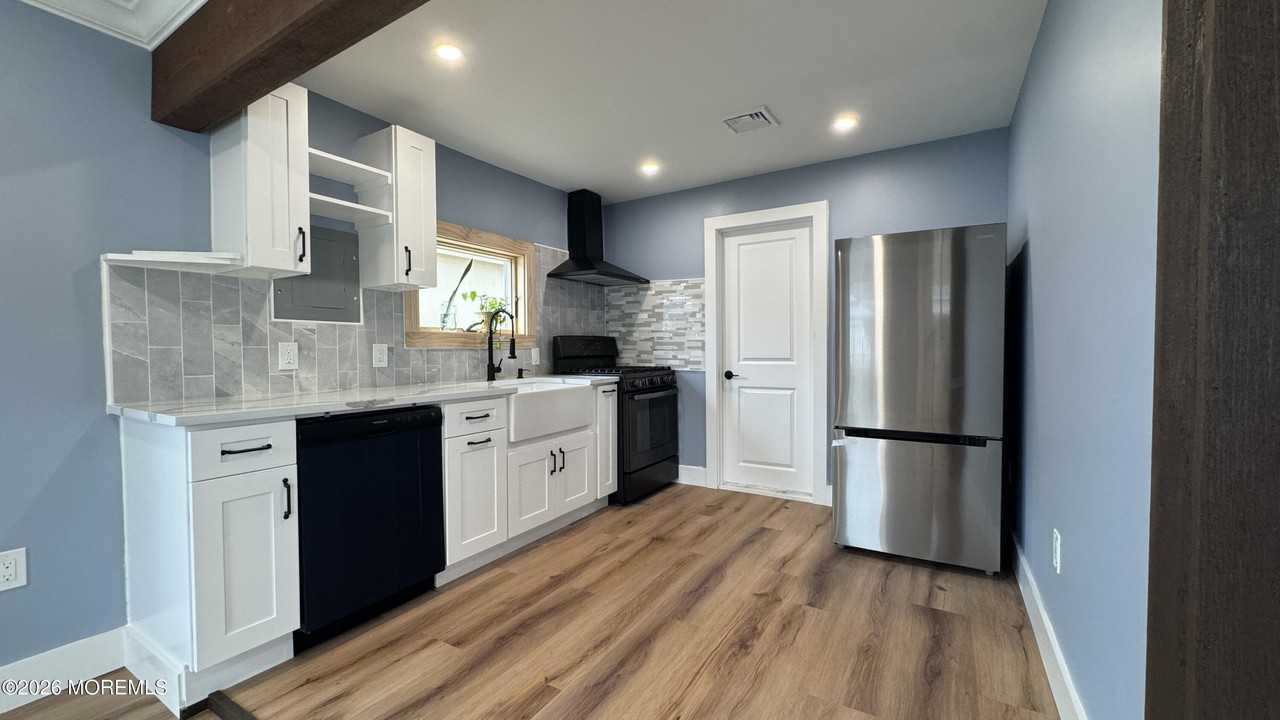 919 Ellison Ave - Photo 4 of 10