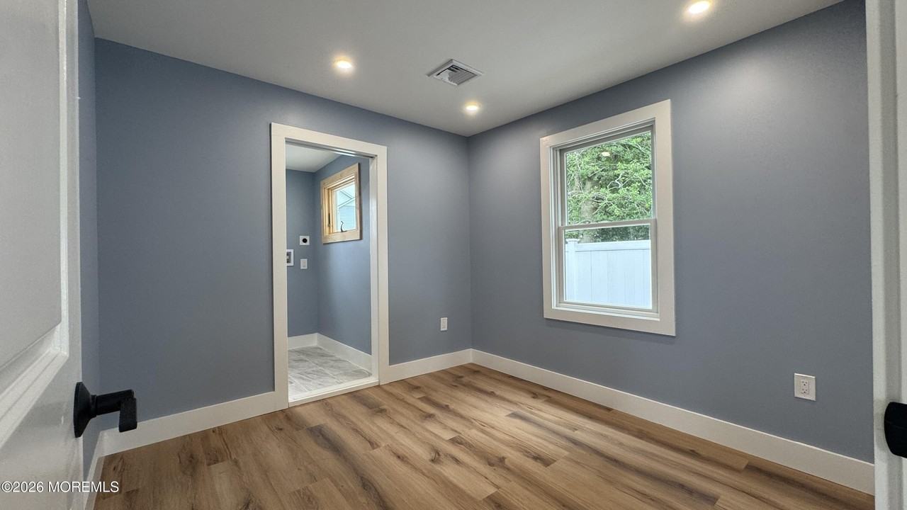 919 Ellison Ave - Photo 5 of 10